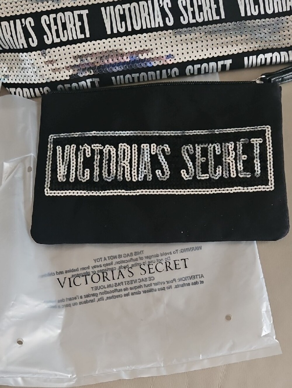 NWT Victoria's Secret Black and Silver Sequin Logo Tote And Change Purse - Picture 4 of 9